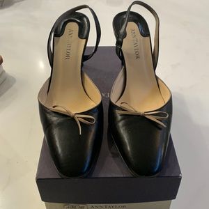 Kitty heal Ann Taylor 8 1/2 with box